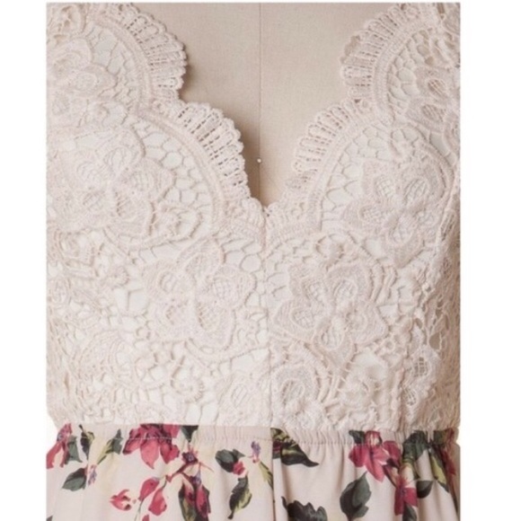 Festival Lace romper with open back - Picture 3 of 4